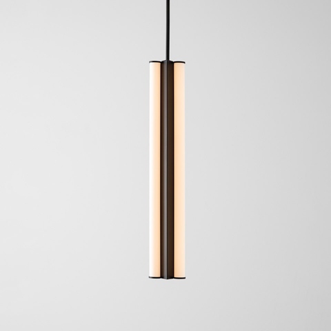 Lampada a sospensione Artemide Dreispitz: sottile corpo cilindrico LED con pannelli diffusori bianco caldo e struttura in metallo scuro su cavo nero