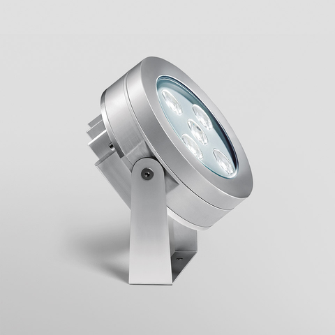 Faretto LED da esterno Artemide Ego Spot in alluminio spazzolato, montato su picchetto regolabile, con array multi-LED e copertura in vetro