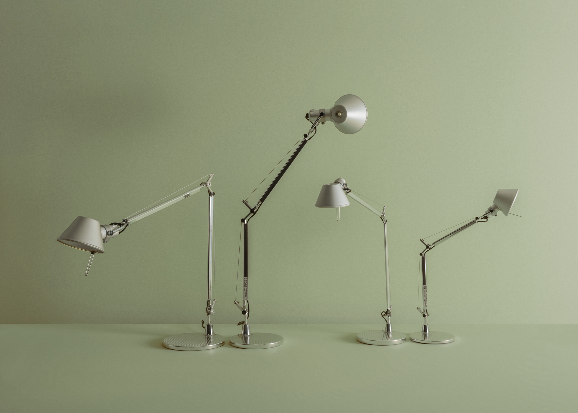 Immagine della famiglia di lampade Tolomeo da tavolo.