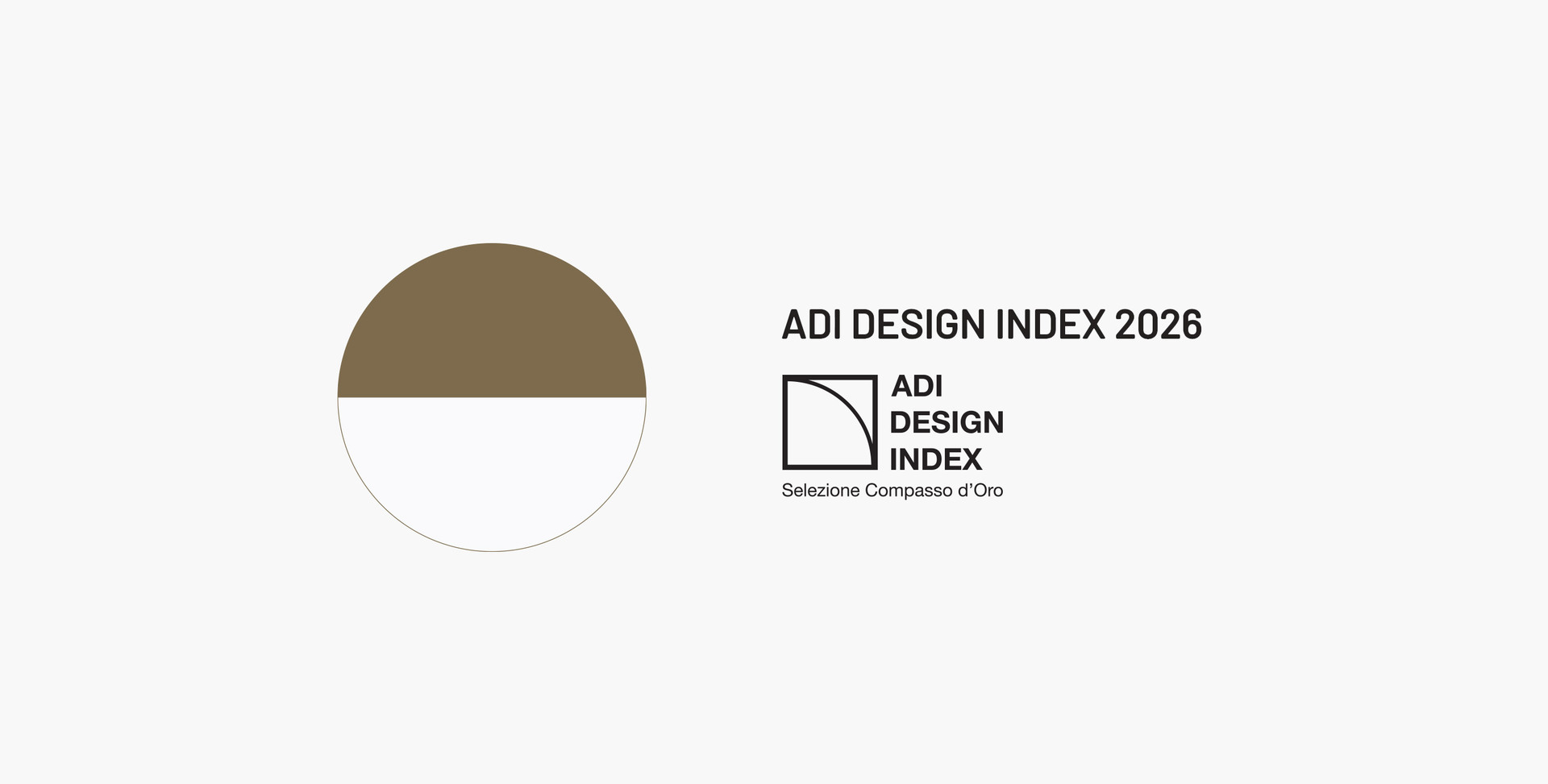 Logo ADI Design Index 2026: cerchio diviso in metà superiore dorata e metà inferiore bianca, con testo ADI Design Index Selezione Compasso d'Oro.