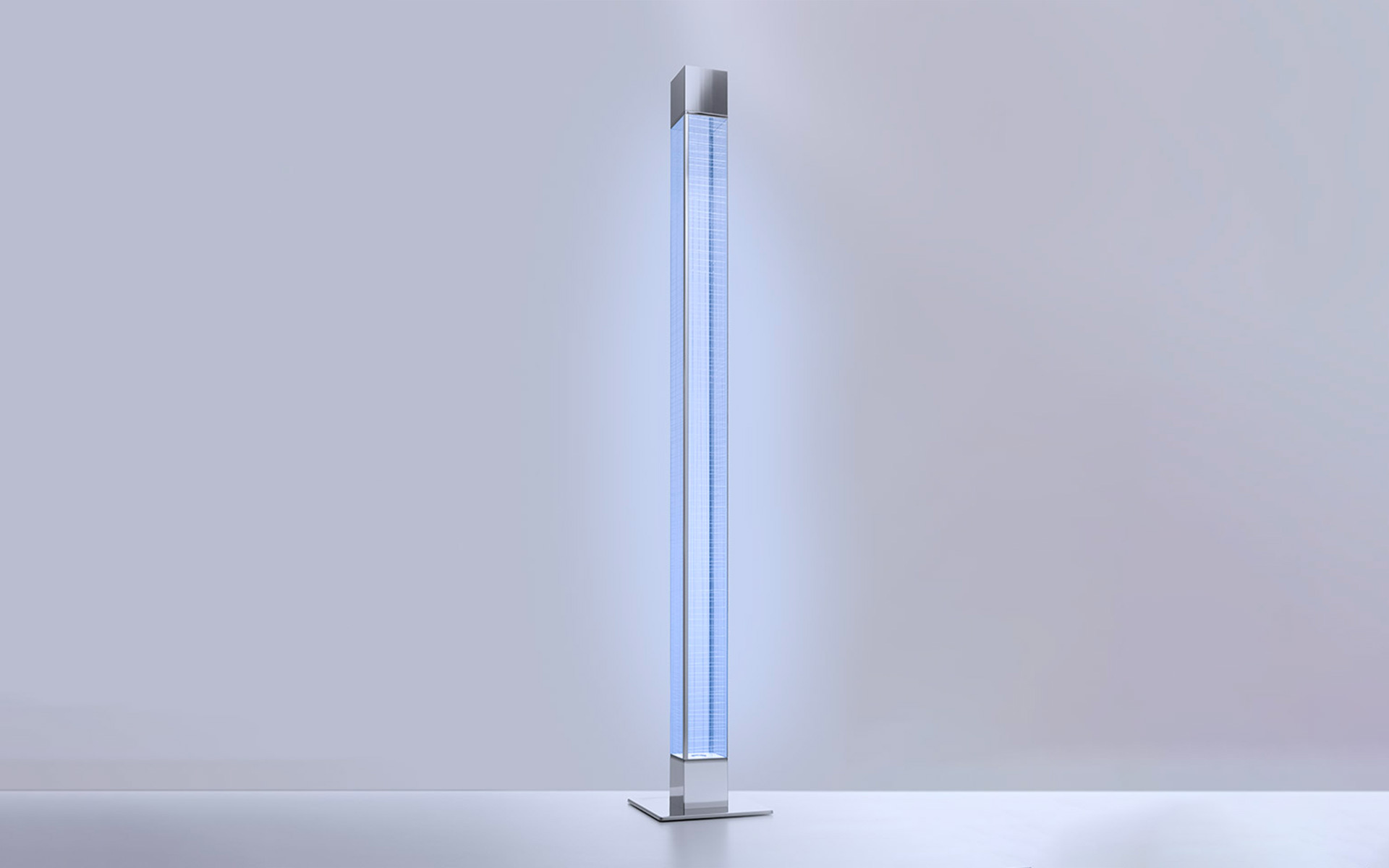 Alta lampada da terra sottile con tubo fluorescente verticale che emette luce bianco-blu fredda, racchiusa in un profilo quadrato in alluminio su base piatta
