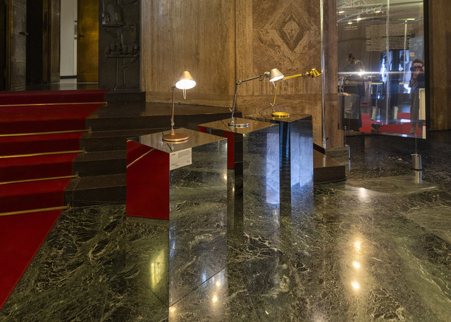 Immagine di tre Tolomeo Micro Tavolo esposte alla mostra.