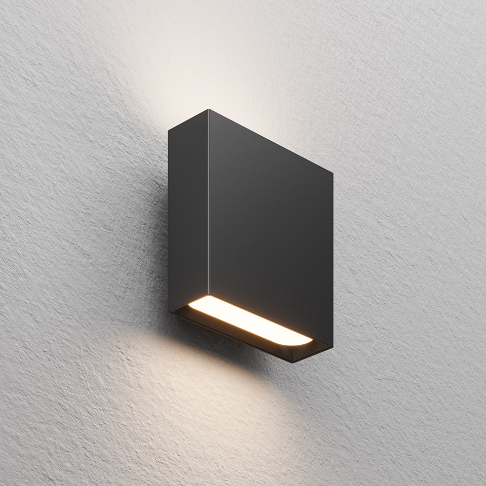 Applique Artemide Agathe grigio scuro, corpo rettangolare con striscia LED orizzontale che emette luce calda verso l'alto e il basso