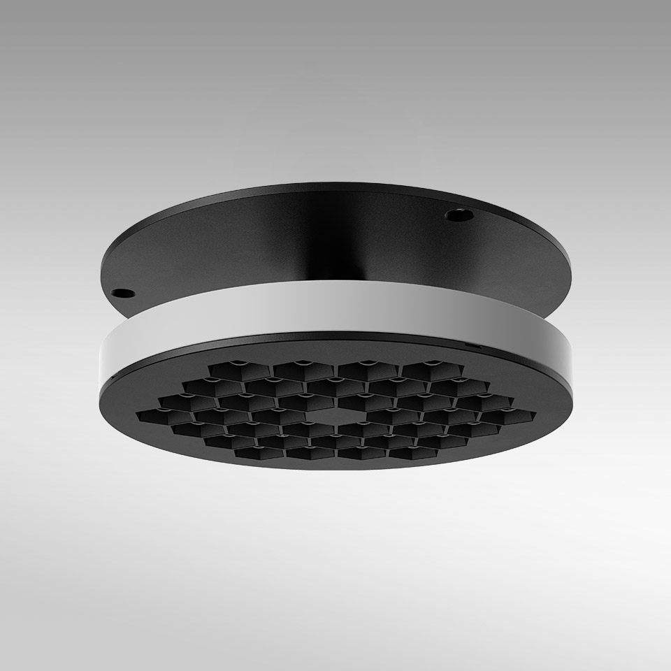 Plafoniera Artemide Helgoland Adjustable: corpo rotondo nero con diffusore anti-abbagliamento a nido d'ape e anello bianco