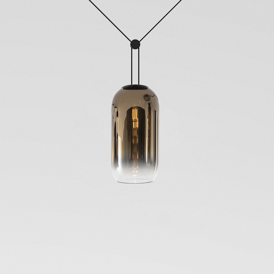 Lampada a sospensione Artemide Funivia Plug: diffusore cilindrico in vetro fumé con sfumatura dorata, sospeso da cavi neri con nodo di giunzione - 2