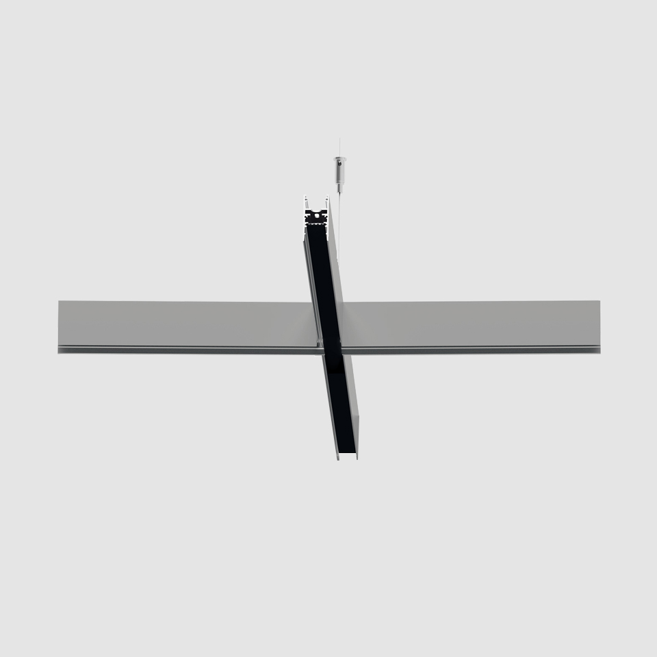 Sistema Binario Magnetico Artemide A.24: binario orizzontale in alluminio con faretto magnetico nero regolabile montato in diagonale, sospeso a soffitto