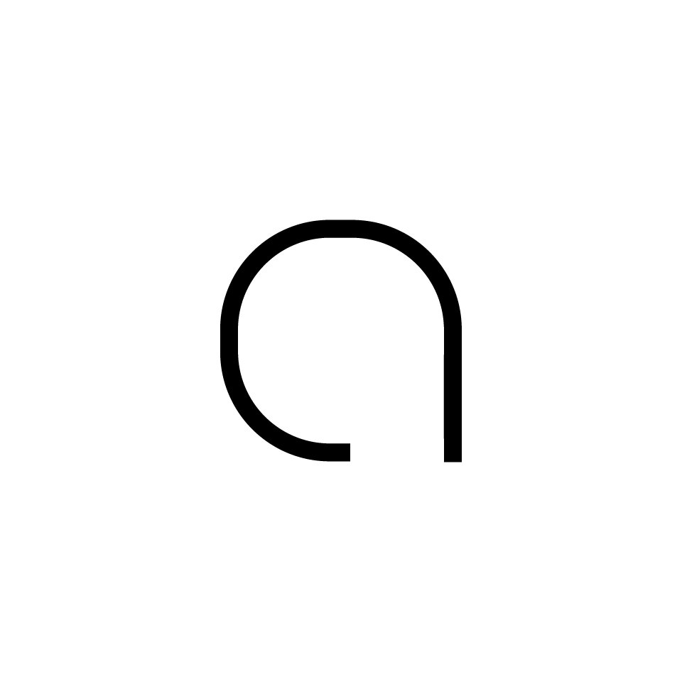 Logo Artemide: lettera minuscola 'a' minimalista in nero, che rappresenta l'identità del marchio Artemide