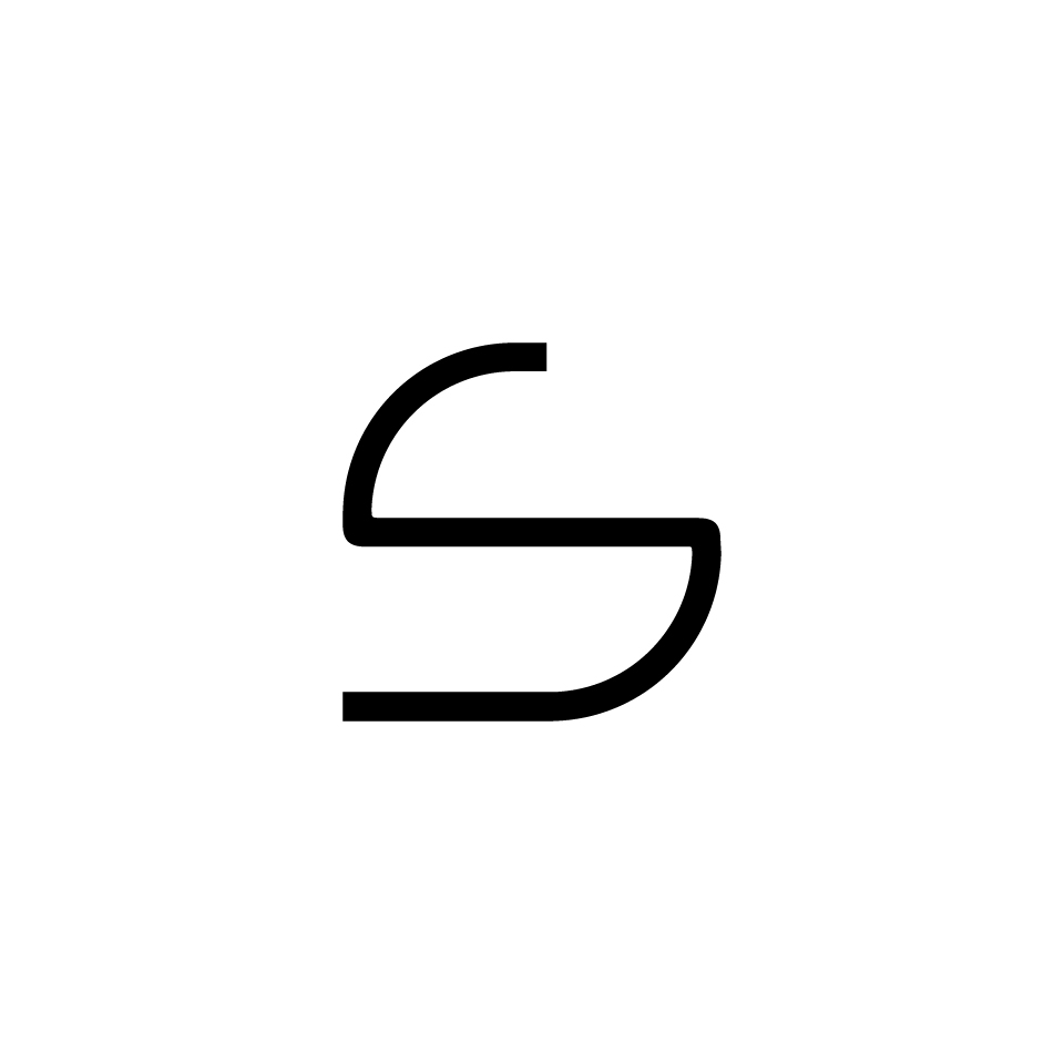Artemide Alphabet of Light: lettera maiuscola S, resa in contorno nero minimalista su sfondo bianco