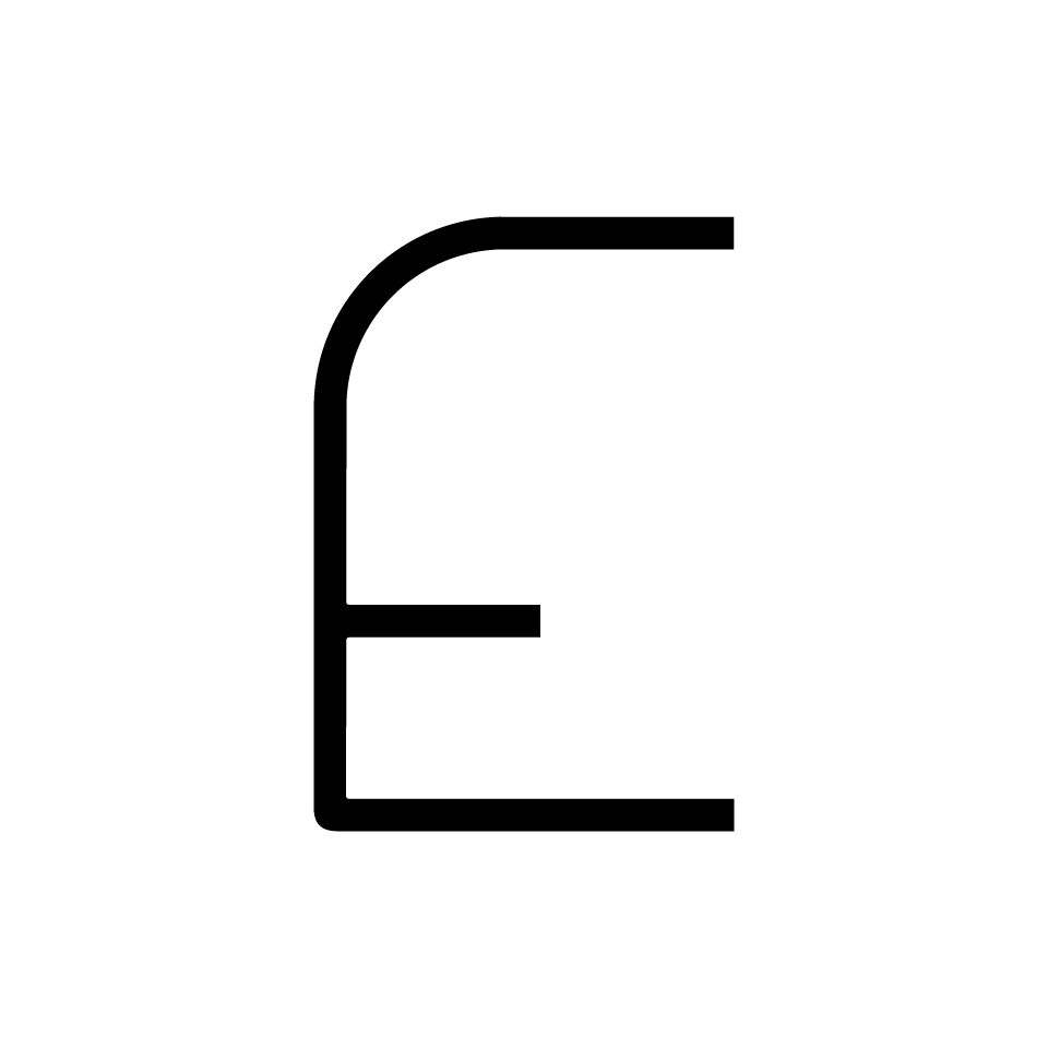 Artemide Alphabet of Light: lettera maiuscola E, design minimalista a linee nere su sfondo bianco