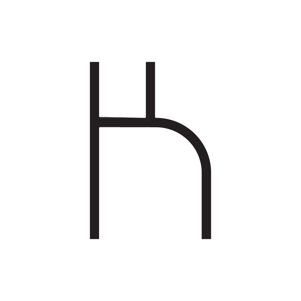 Artemide Alphabet of Light: lettera minuscola 'h' in nero, design minimalista per sistema di illuminazione architettonica modulare