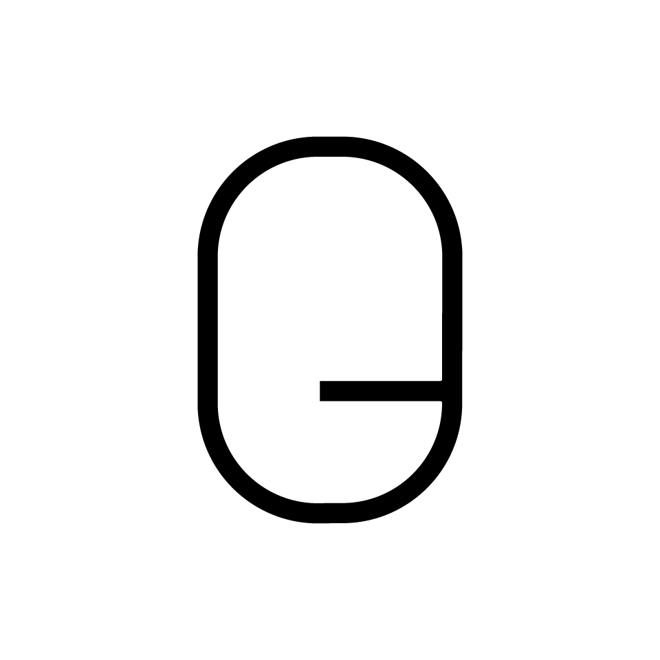 Artemide Alphabet of Light: lettera minuscola 'e' in design minimalista con contorno nero, parte della collezione di illuminazione modulare