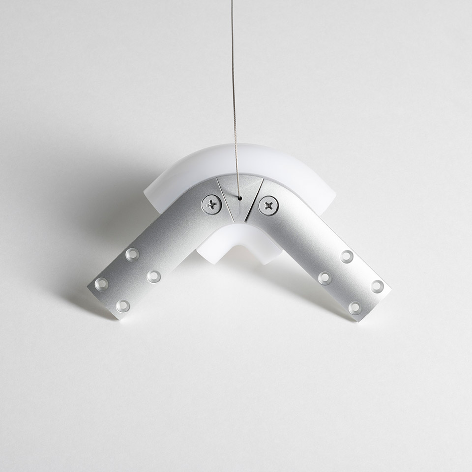 Artemide Alphabet of Light System: connettore modulare a sospensione a forma di V in alluminio bianco e argento, sospeso da cavo in acciaio - 2