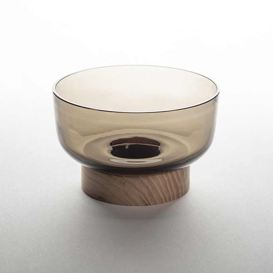 Bontà bowl by Artemide: smoked amber transparent glass bowl resting on a natural wood cylindrical base