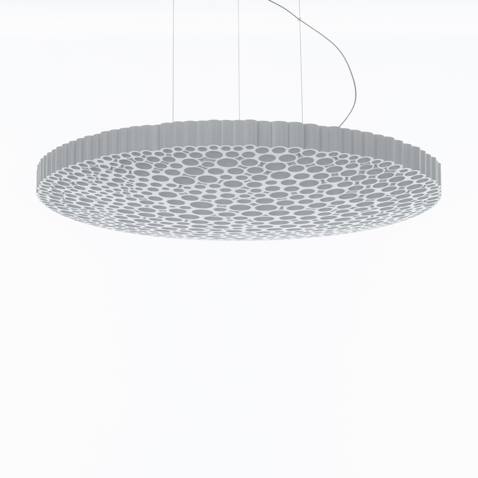 Lampada a sospensione Calipso di Artemide: grande diffusore circolare bianco con perforazioni circolari organiche, sospeso da sottili cavi - 2
