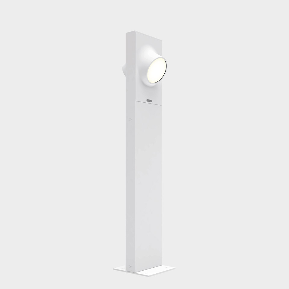Lampada da terra Artemide Ciclope: sottile colonna rettangolare bianca con faretto LED circolare in cima, montata su base piatta