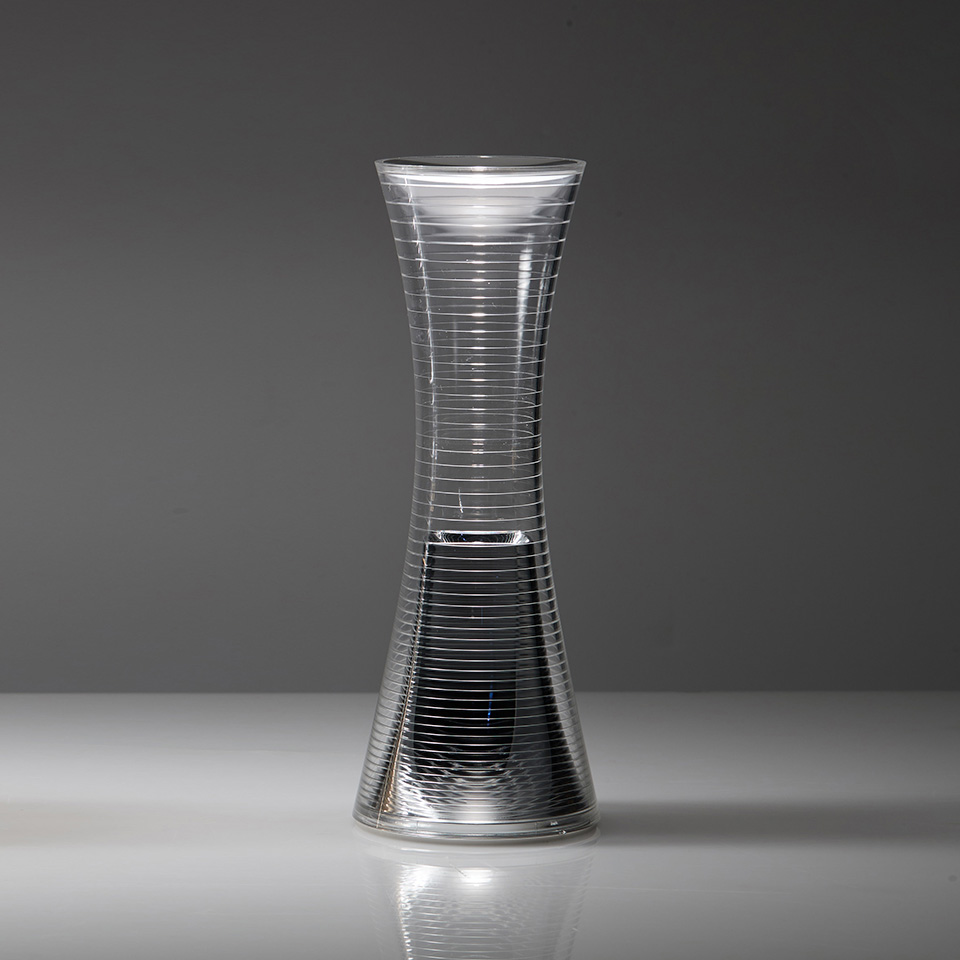 qelvornixuta.onlinee Together portable table lamp with hourglass-shaped transparent ribbed diffuser in chrome finish