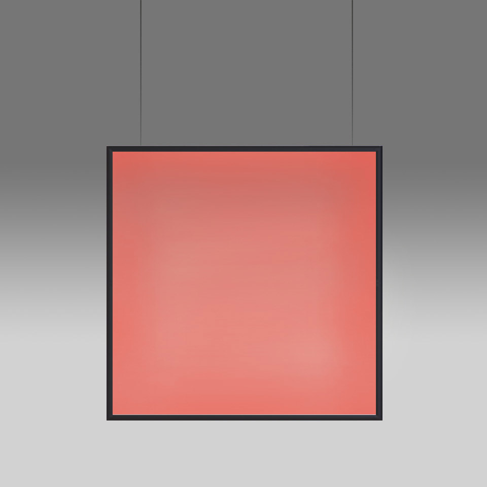 Lampada a sospensione quadrata Artemide Discovery Space con cornice nera che emette luce rosso-corallo calda, sospesa da due sottili cavi