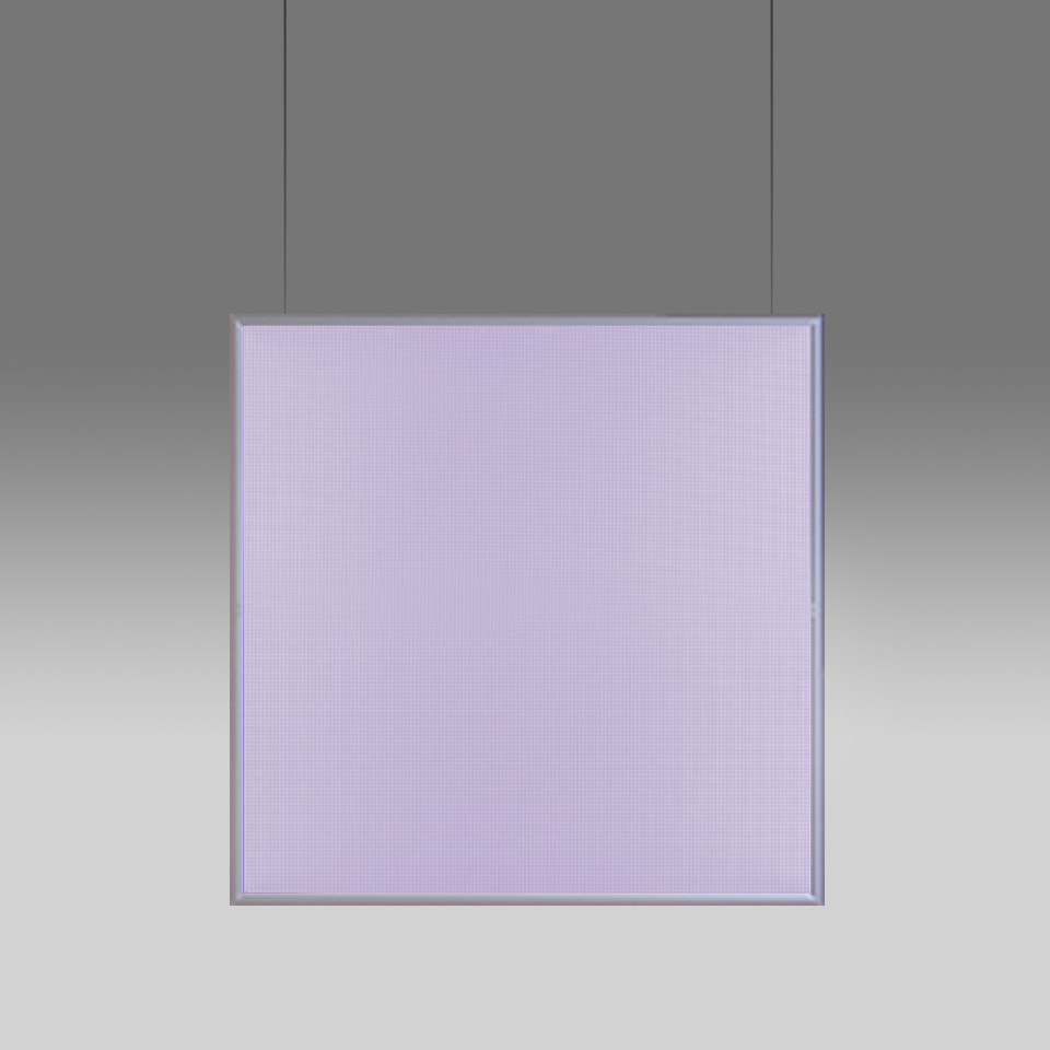 Lampada a sospensione Artemide Discovery Space: grande pannello quadrato piatto che emette luce viola-lilla diffusa, sospeso da due sottili cavi
