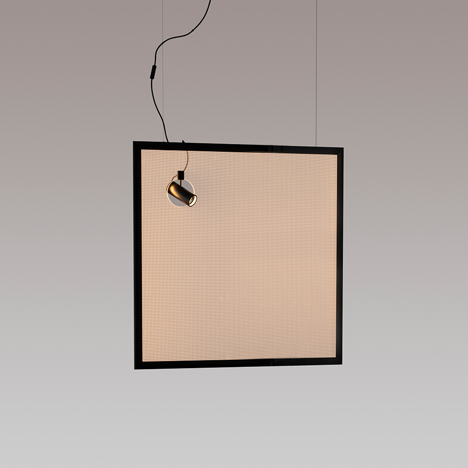 Artemide Discovery a sospensione: grande pannello luminoso quadrato con cornice nera, abbinato a un piccolo faretto orientabile Discovery Spot, sospesi da cavi neri