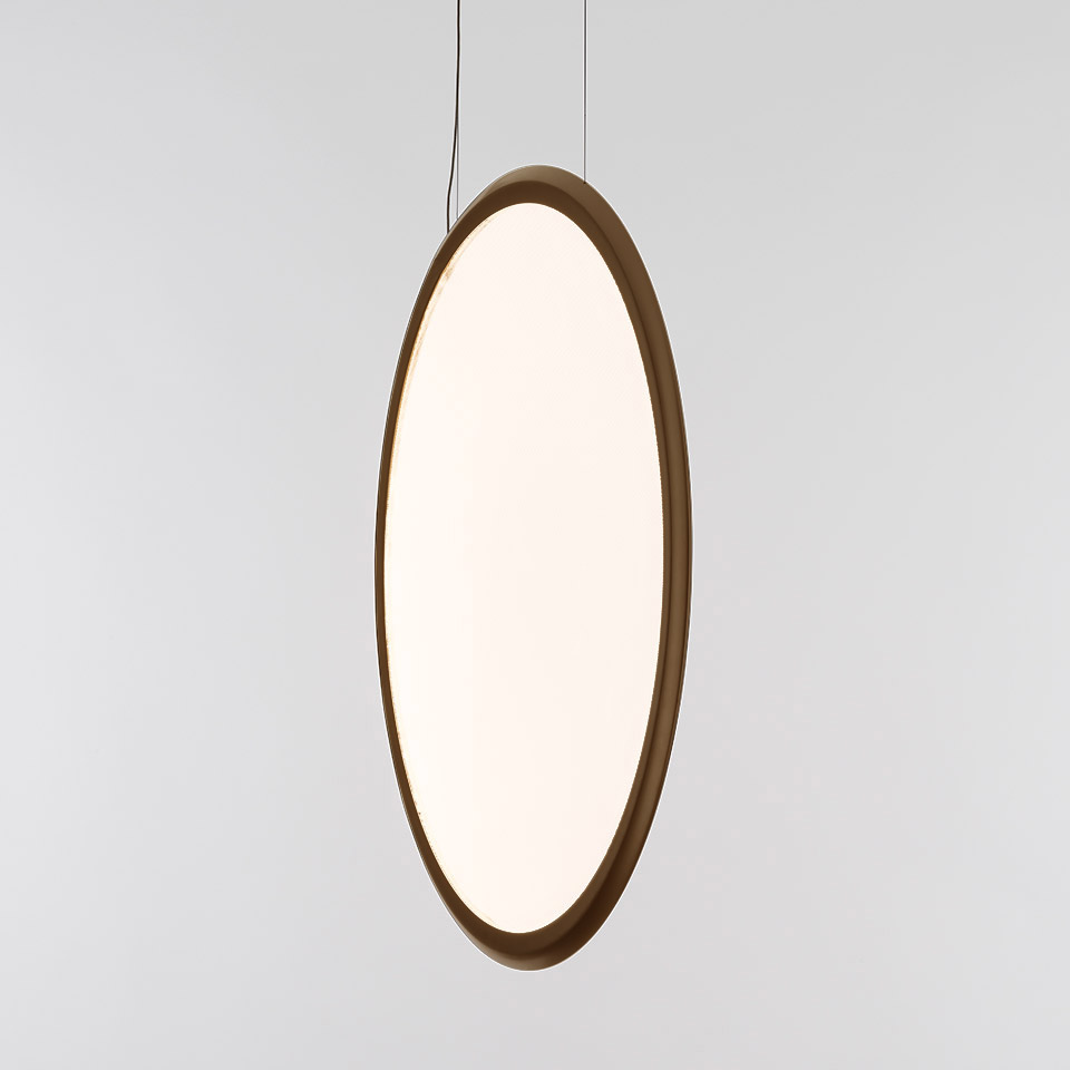 Lampada a sospensione Artemide Discovery Vertical: grande diffusore ovale bianco con cornice bronzo, sospesa da sottile cavo nero - 2