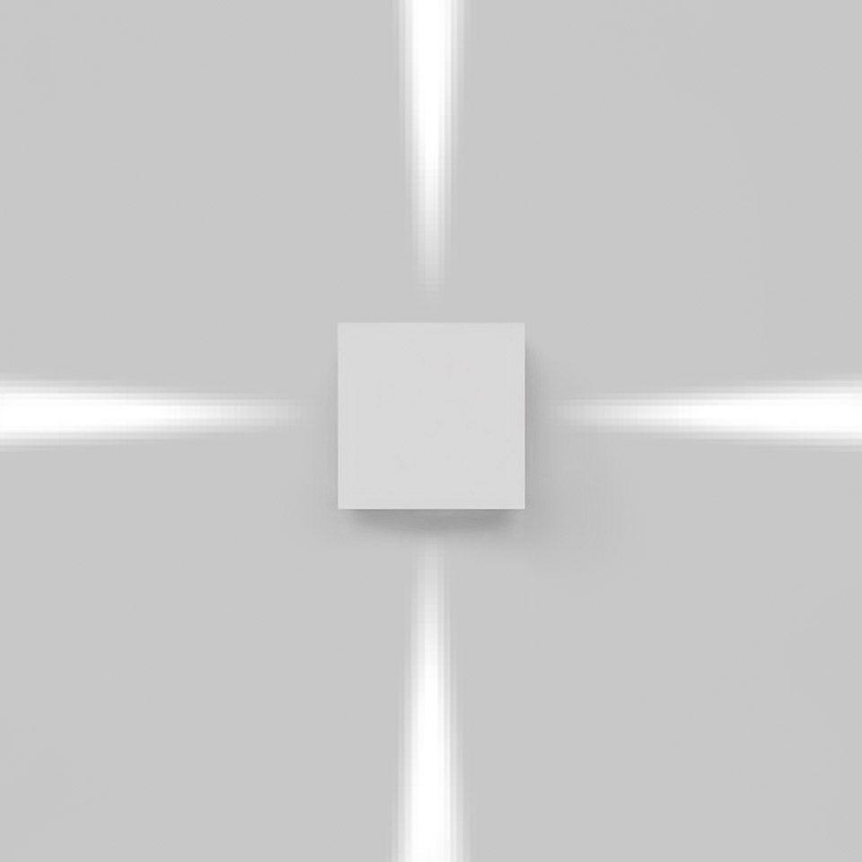 Applique Artemide Effetto che emette quattro fasci di luce stretti verso l'alto, il basso e i lati su una parete bianca