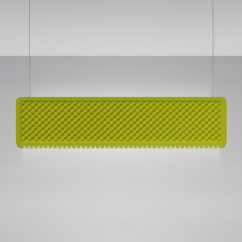 Lampada a sospensione Artemide Eggboard Baffle: pannello acustico rettangolare verde lime con texture a nido d'uovo, emette luce LED verso il basso