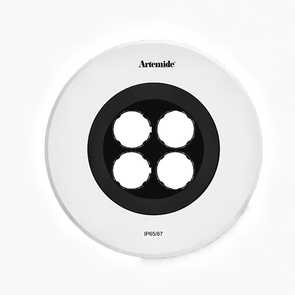 Artemide Ego 150 downlight, apparecchio rotondo bianco con anello nero contenente quattro moduli LED, certificato IP65/67 per uso esterno