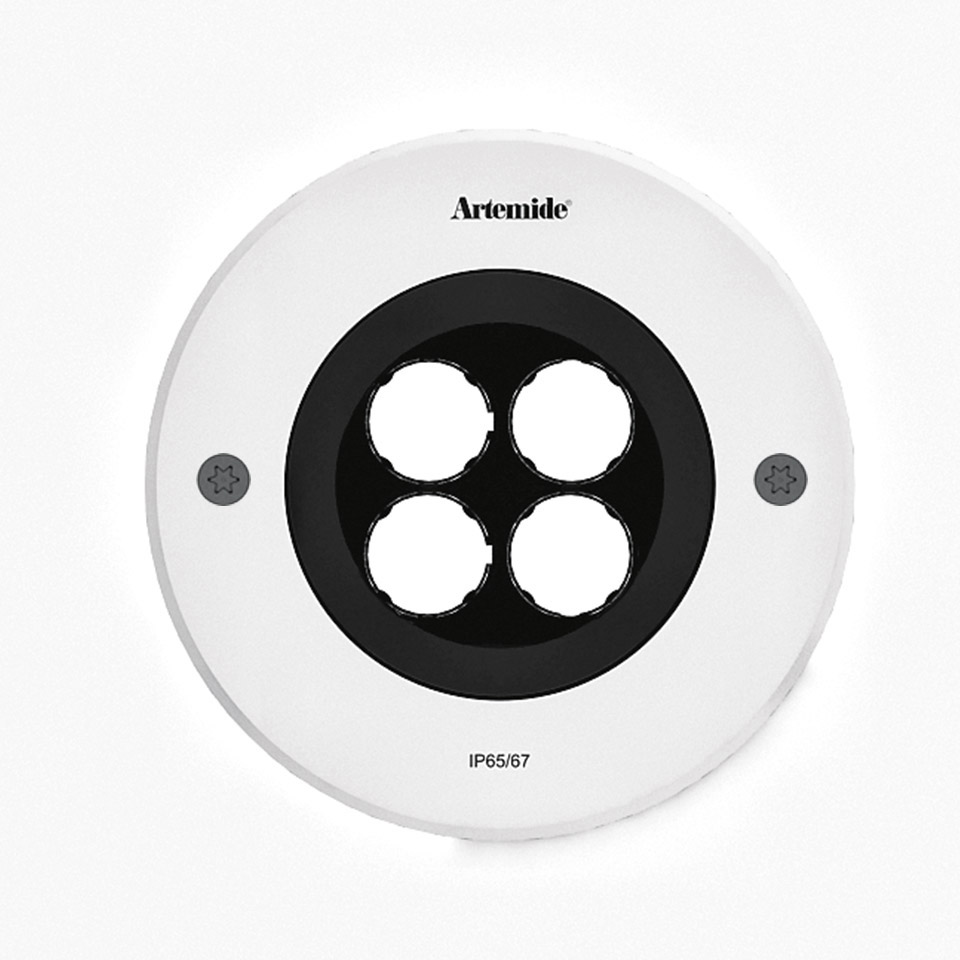 Artemide Ego 150 downlight: apparecchio rotondo bianco a incasso con quattro moduli LED in alloggiamento nero, certificato IP65/67 per uso esterno