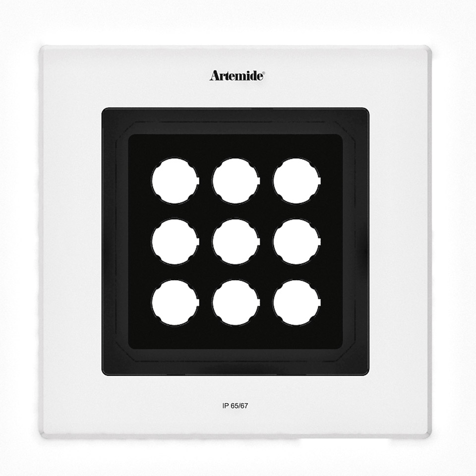 Faretto da incasso Artemide Ego 220 downlight, cornice quadrata bianca con corpo nero contenente 9 moduli LED in griglia 3x3, certificato IP65/67