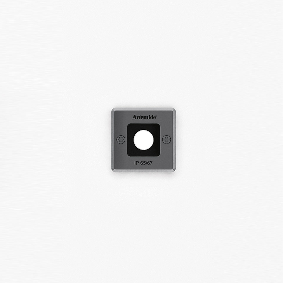 Faretto da incasso a pavimento Artemide Ego 55 flat walk-over, corpo quadrato grigio scuro con apertura LED circolare, certificazione IP65/67