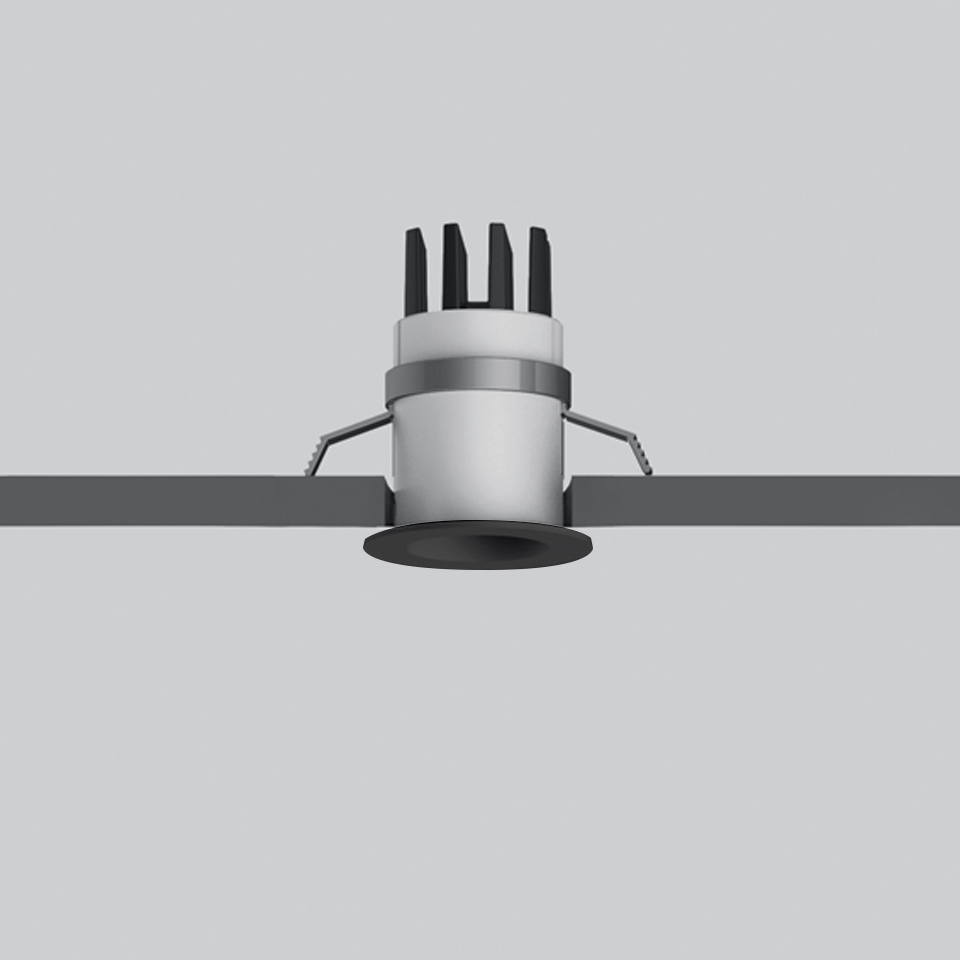 Faretto da incasso Artemide Everything 35, corpo cilindrico bianco con alette di raffreddamento, apertura rotonda scura, montaggio a soffitto