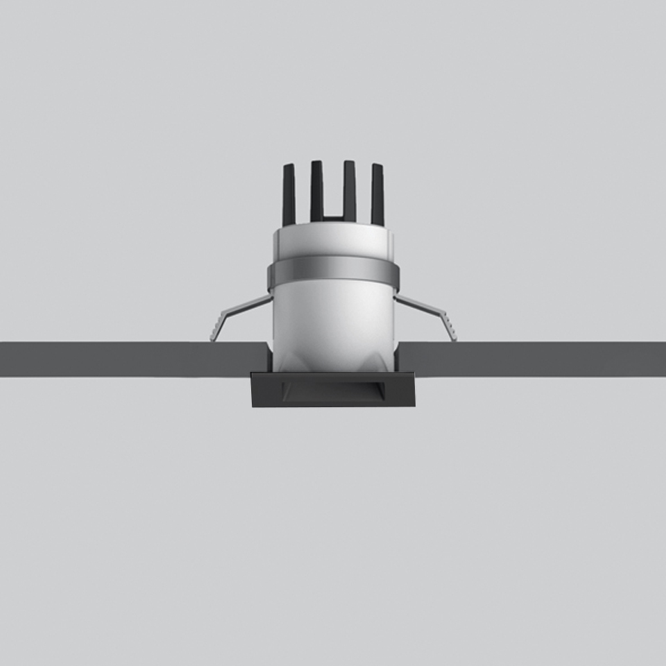 Faretto da incasso Artemide Everything 35 con cornice quadrata, corpo cilindrico bianco, alette di raffreddamento e staffe di montaggio regolabili