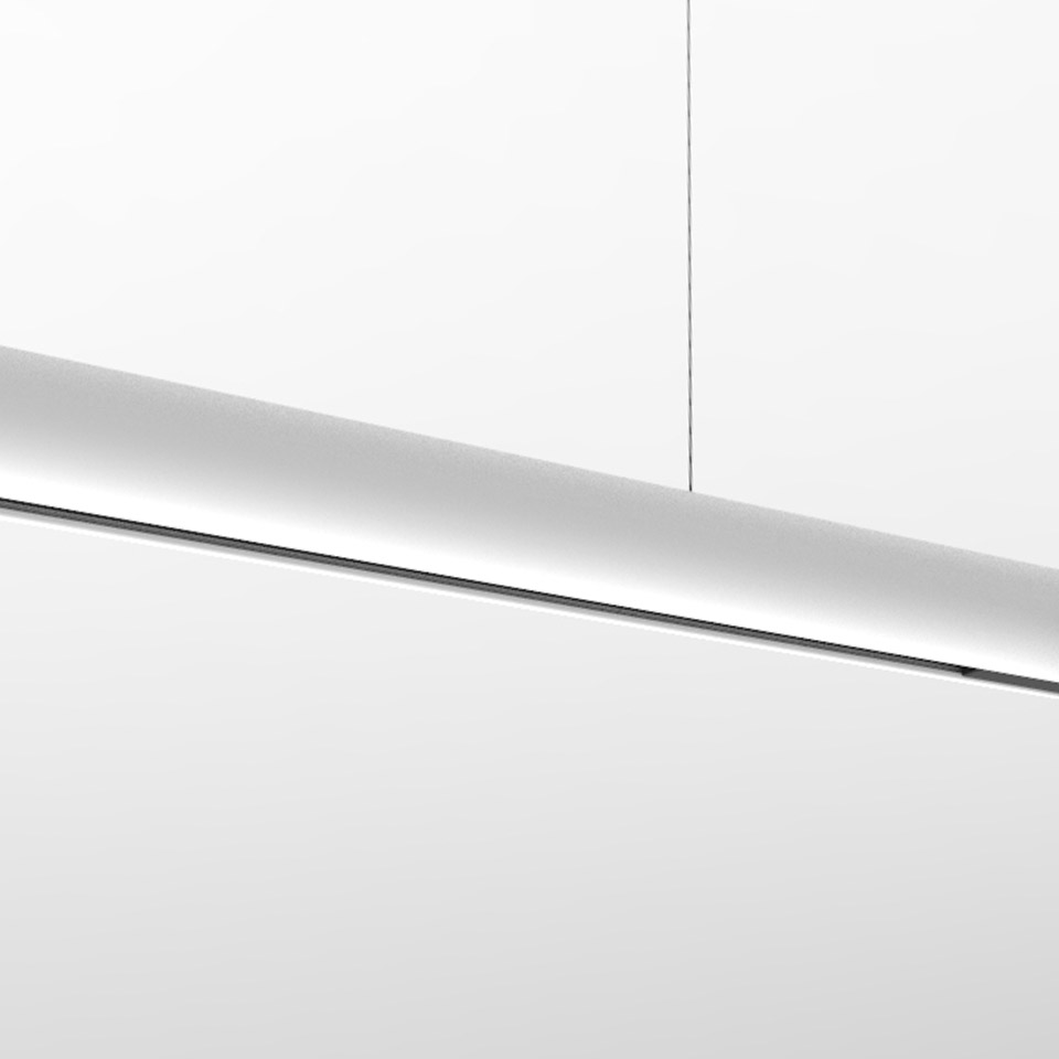 Lampada a sospensione Artemide Gople System: elegante corpo cilindrico lineare bianco sospeso da sottili cavi, con una stretta fessura luminosa.