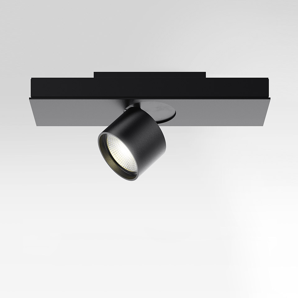 Artemide Hoy System: faretti LED singolo nero orientabile montato su binario magnetico rettangolare, inclinato verso il basso