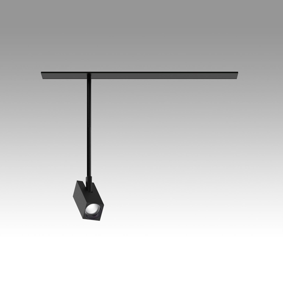Faretto Artemide Katà Métron nero con testa cubica su asta a sospensione estesa, montato su sistema a binario a soffitto