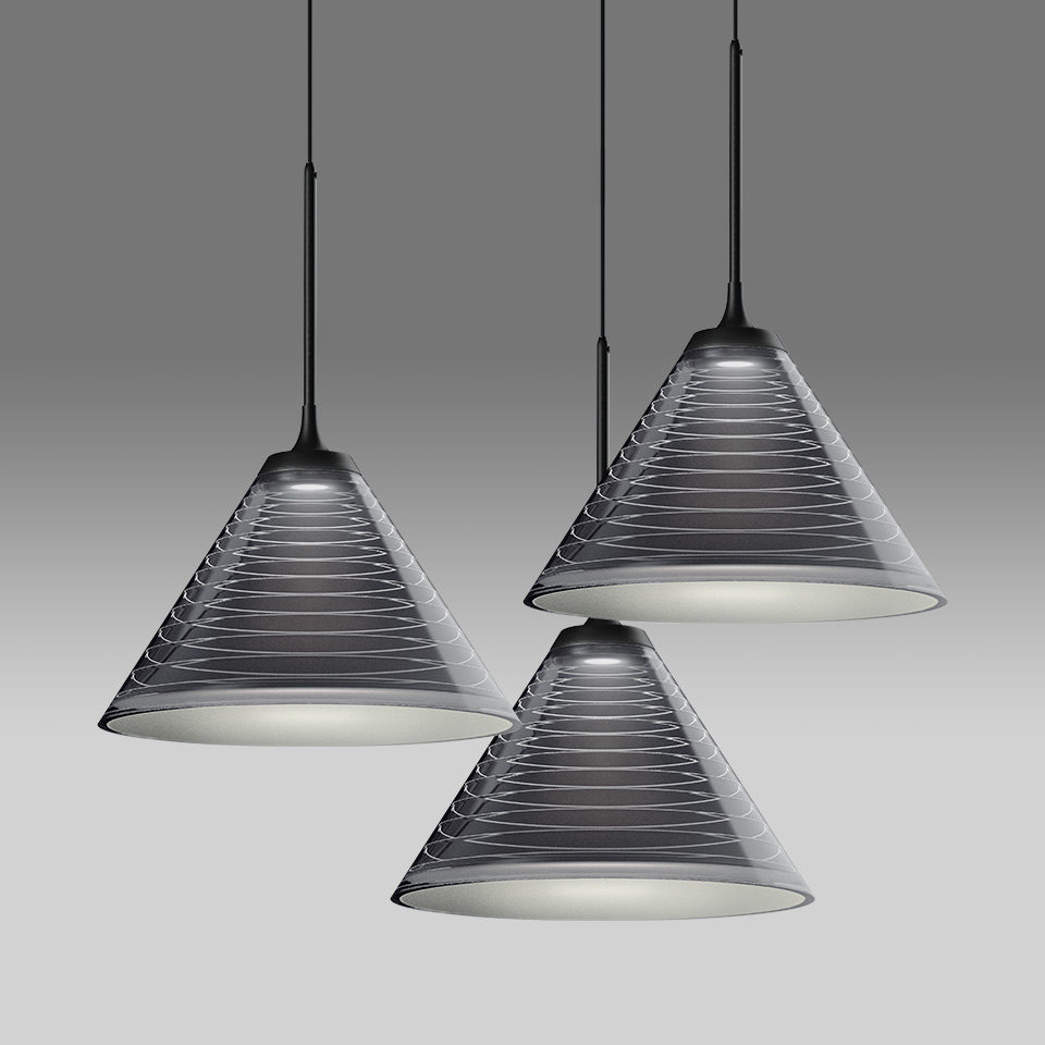Tre lampade a sospensione Artemide Look at Me con paralumi conici scuri decorati da motivi a spirale, appese a cavi neri