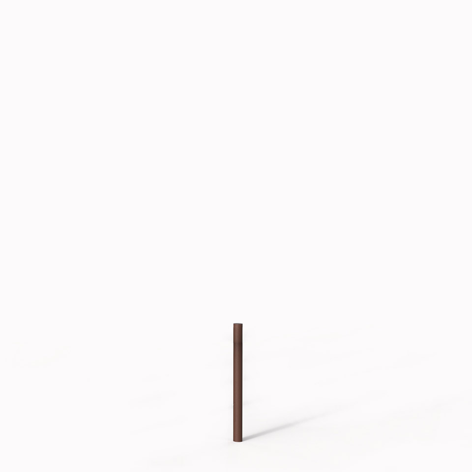 Lampada paletto da esterno Artemide Needoo: sottile palo cilindrico in finitura marrone scuro, design minimalista per illuminazione vialetti