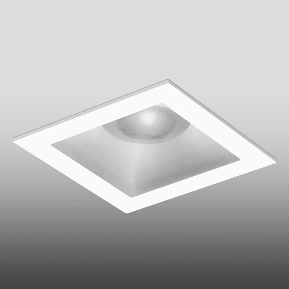 Faretto da incasso a soffitto quadrato Artemide Parabola 80 con cornice bianca, riflettore in alluminio spazzolato e sorgente LED centrale