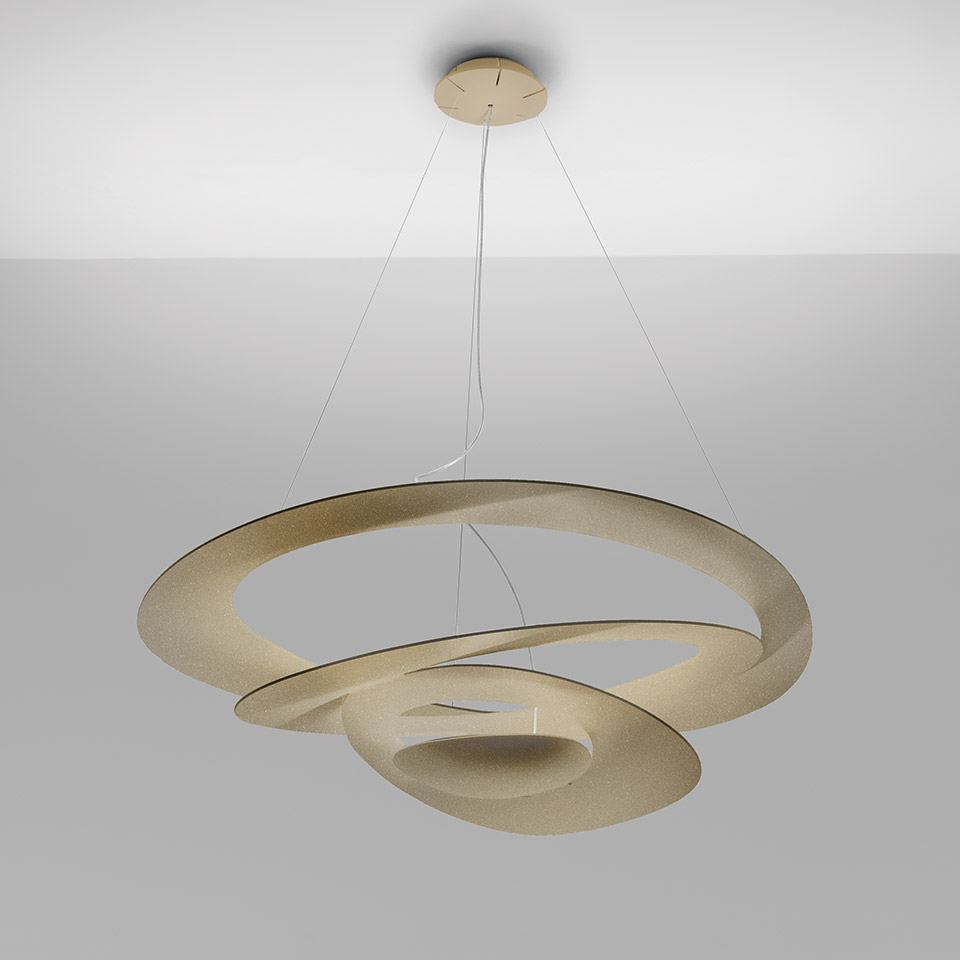 Lampada a sospensione Artemide Pirce in finitura oro, con elegante paralume a nastro spiralato sospeso da sottili cavi dal soffitto