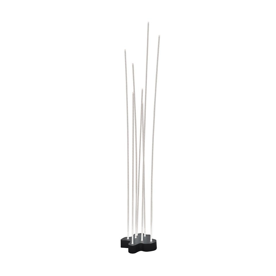 Lampada da terra Artemide Reeds Outdoor: sottili canne bianche in fibra ottica che si elevano da una base scura a forma di stella