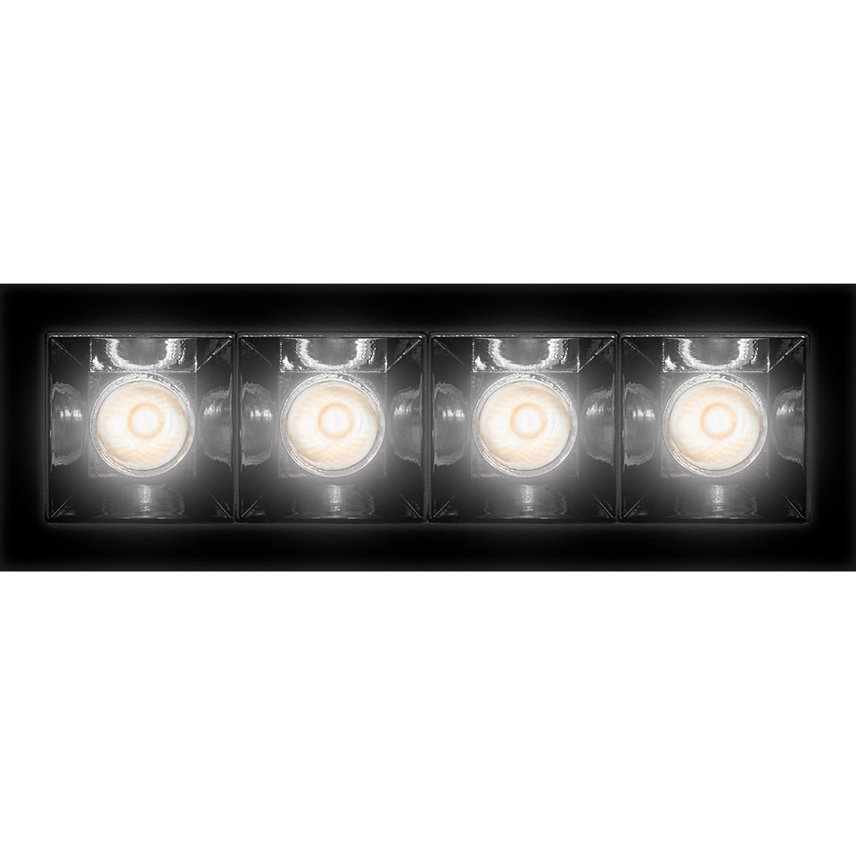 Artemide Sharp Refractive Emission: apparecchio lineare da incasso con quattro moduli LED quadrati in cornice nera, luce bianco caldo