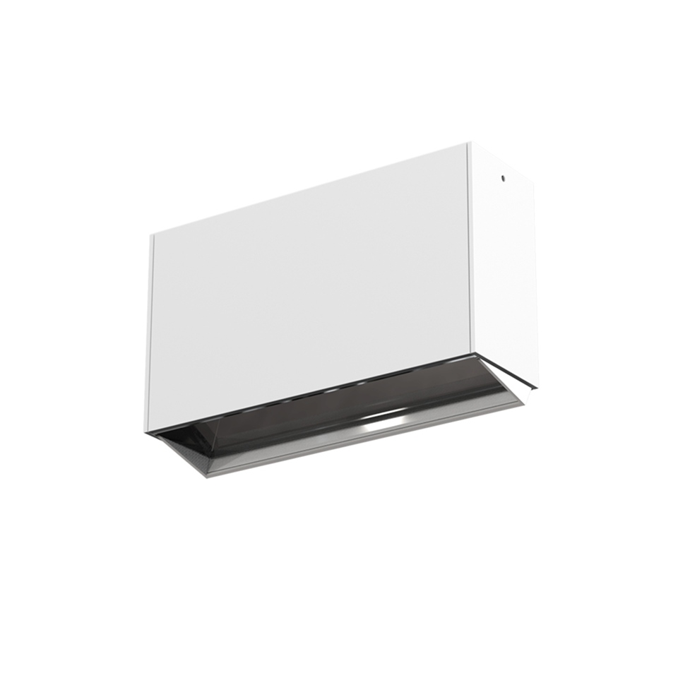 Artemide Sharp Wallwasher SMD: applique rettangolare bianca con striscia LED incassata scura per illuminazione radente a parete