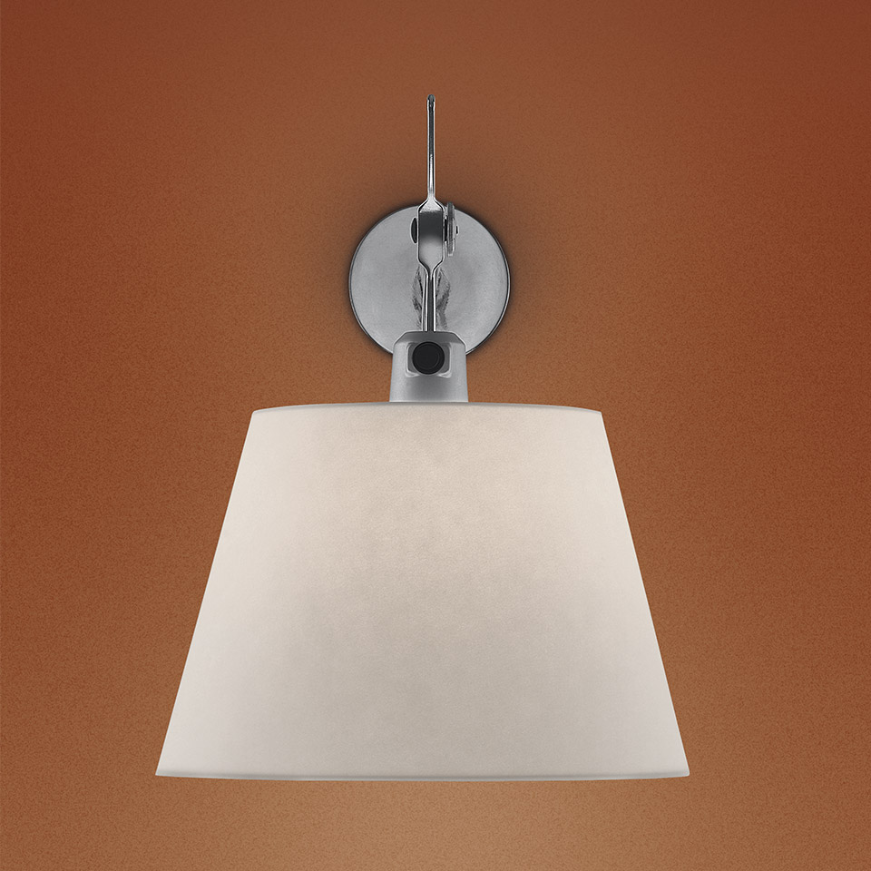 Lampada da parete Artemide Tolomeo Parete con paralume conico in tessuto bianco e supporto a parete circolare in cromo lucido