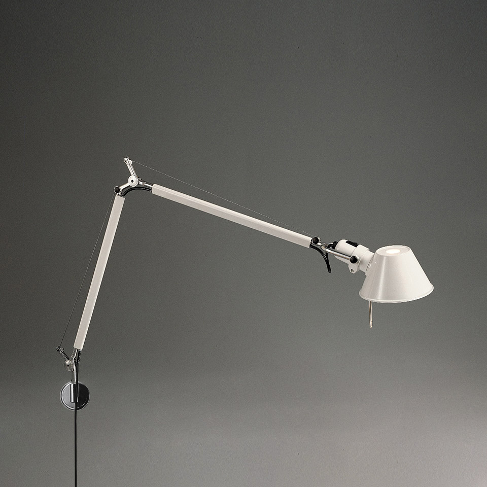 Lampada da parete Artemide Tolomeo Parete bianca, con doppio braccio regolabile con cavi di tensione e paralume conico con interruttore a tirante
