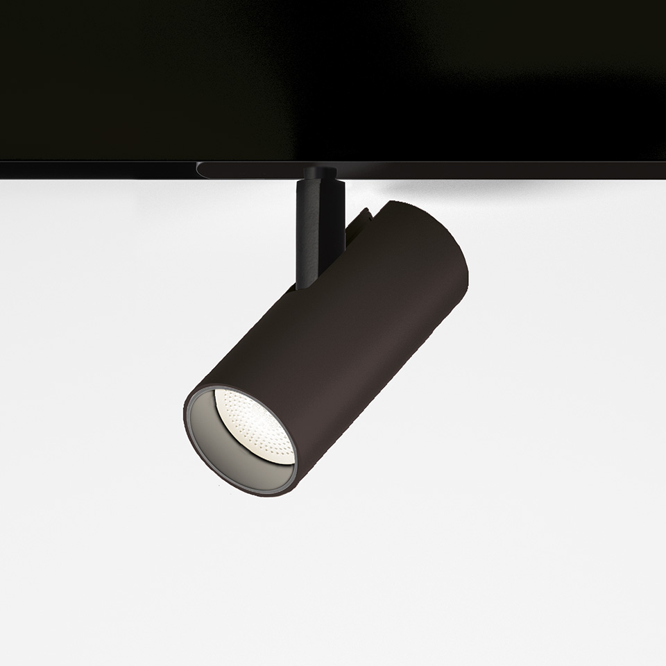 Faretto da binario magnetico Artemide Vector Magnetic nero, corpo cilindrico con ottica LED, montato su binario magnetico nero.