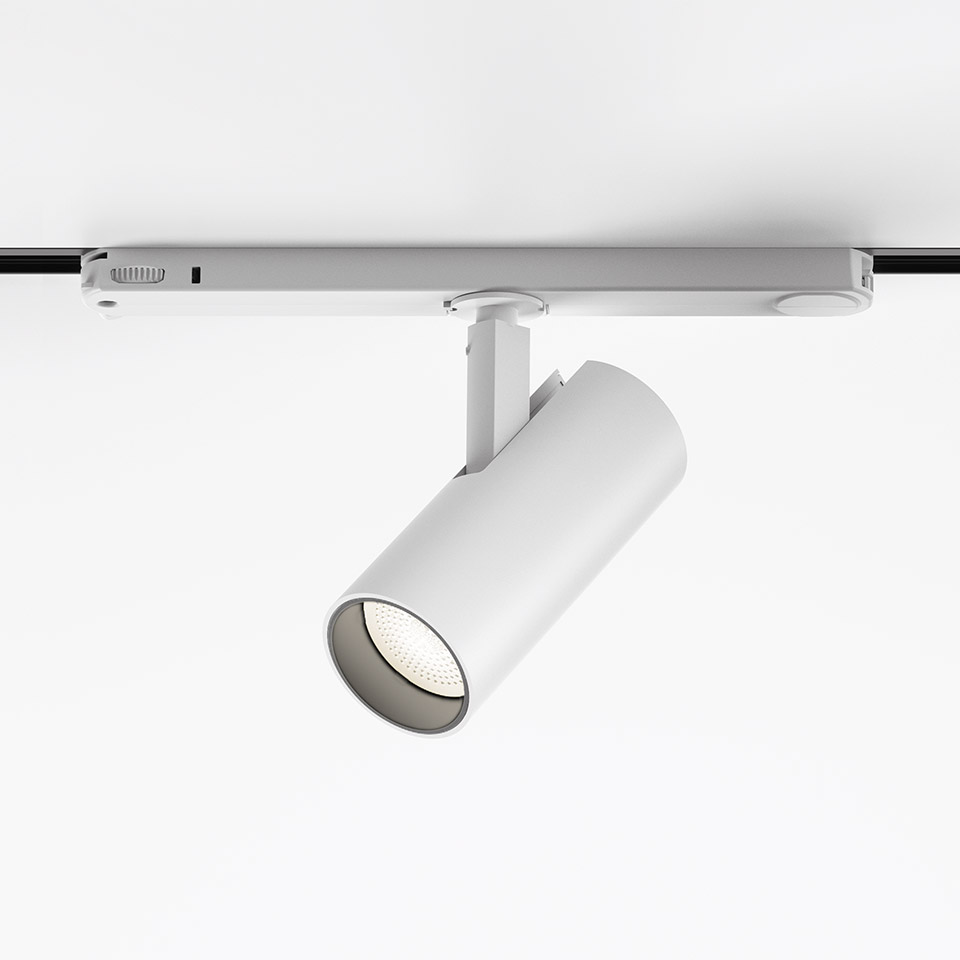 Faretto LED da binario Artemide Vector Track 230V bianco montato su binario a soffitto, corpo cilindrico con inclinazione regolabile