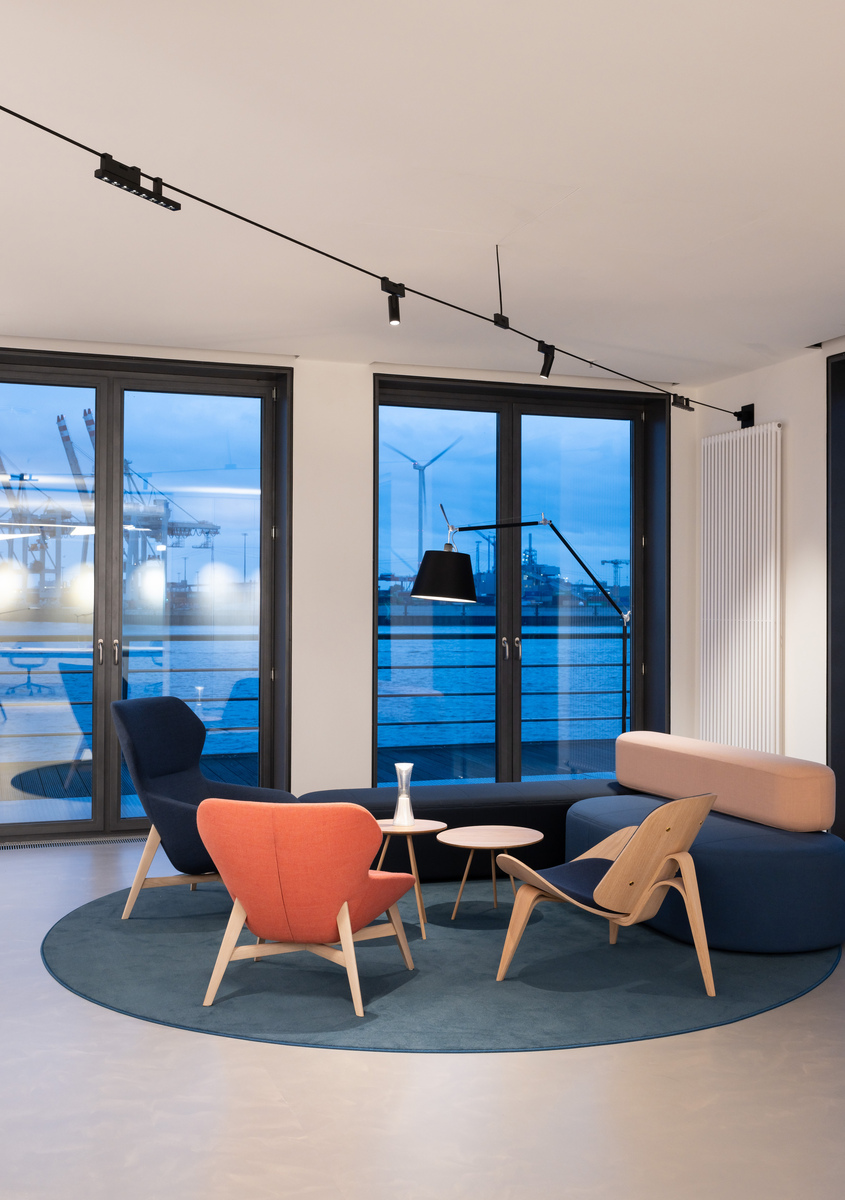 image of a composition of Funivia and a Tolomeo Mega Floor black.