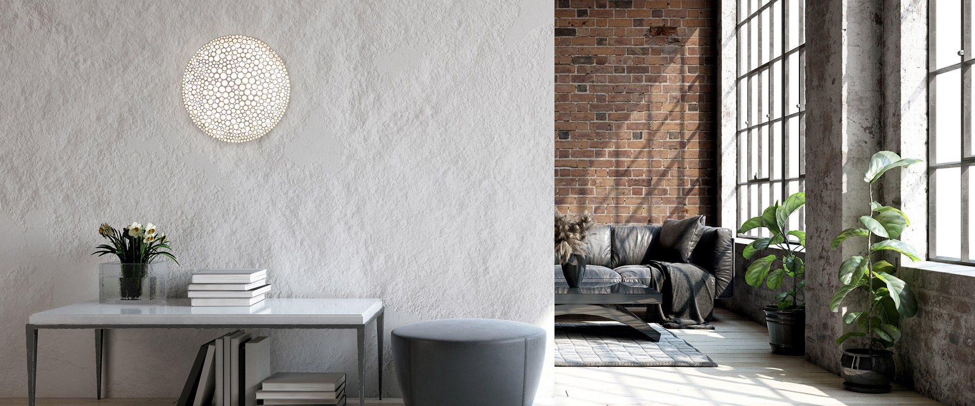 Lampada da parete Artemide Calipso con diffusore circolare bianco perforato su parete bianca strutturata sopra una scrivania in marmo in un interno moderno