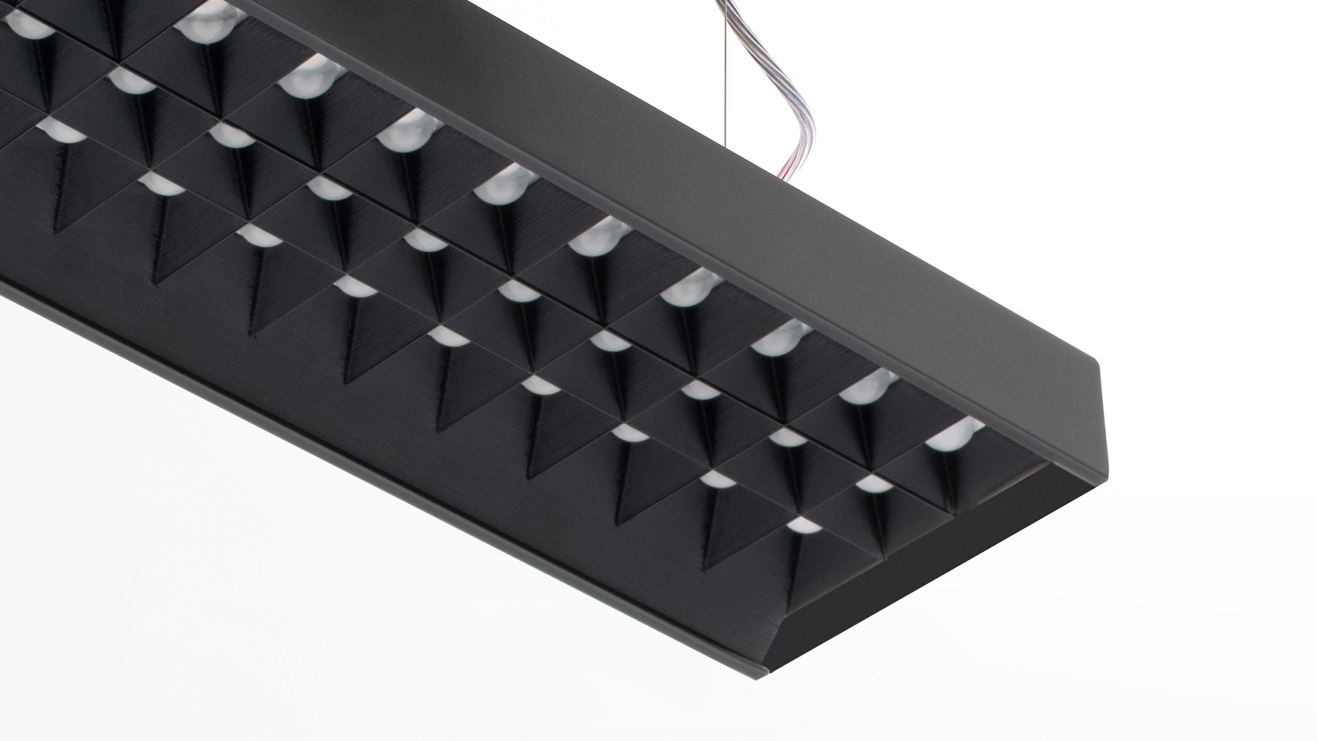 Artemide Hoy System: barra LED lineare sospesa nera con striscia luminosa diffusa e due faretti neri orientabili nella parte inferiore