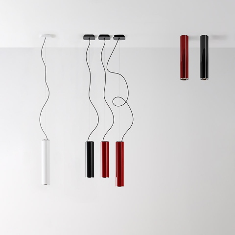Faretti Artemide Ilio a sospensione e da soffitto in tubi cilindrici bianco, nero e rosso con cavi ondulati